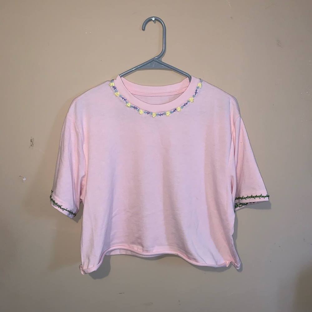 NWOT Cropped hand embroidered flower shirt